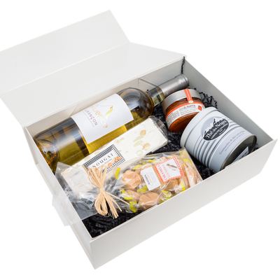 Coffret gourmand Le Cadeau Français emballé dans une boite aimantée blanche luxe