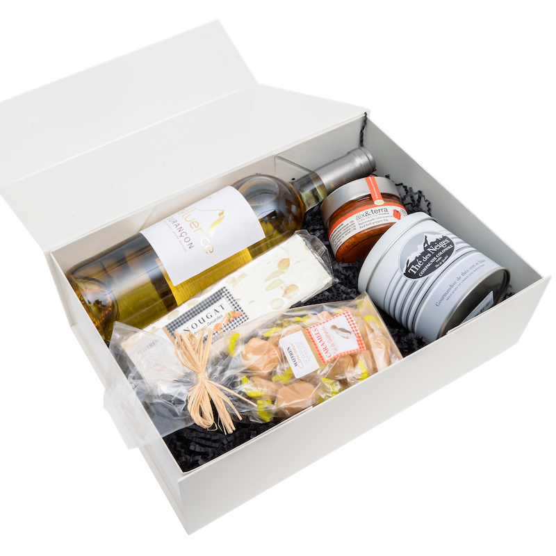 Coffret gourmand Le Cadeau Français emballé dans une boite aimantée blanche luxe