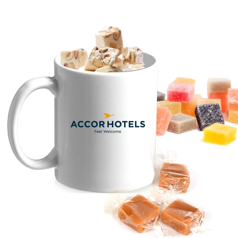 Mug personnalisé garni avec les friandises de votre choix