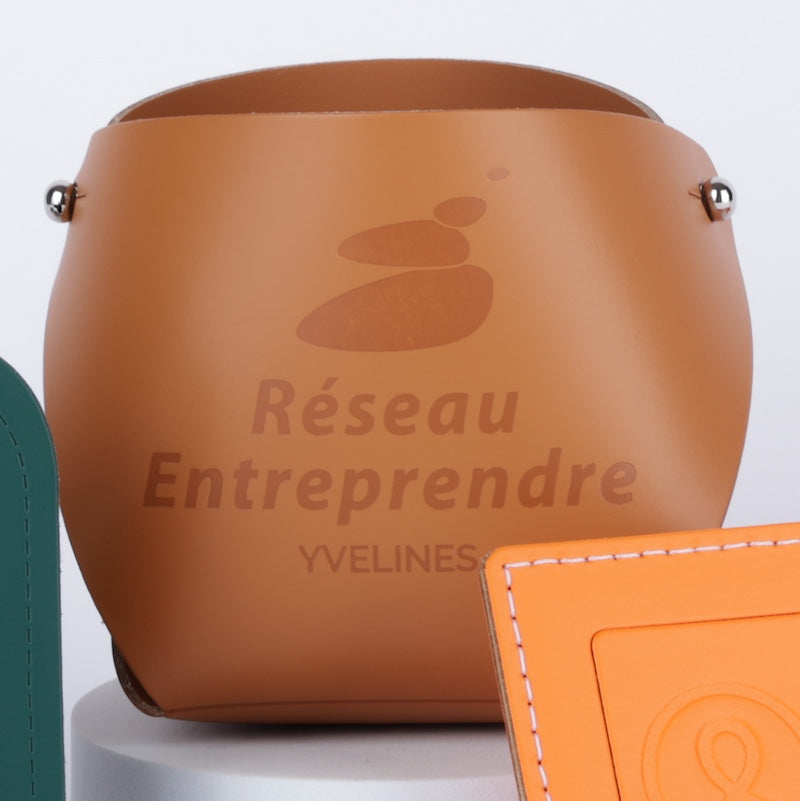 Pot a crayons en cuir recyclé personnalisable - Le Cadeau Français