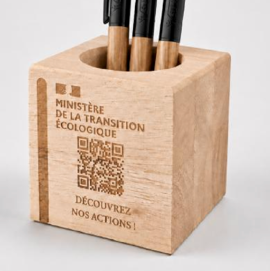 Pot à crayons en bois personnalisé par gravure - Le Cadeau Français