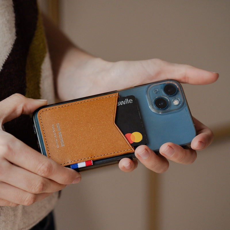 Porte-cartes adhésif pour smartphone en cuir recyclé♻️ personnalisable fabrication France 🇫🇷