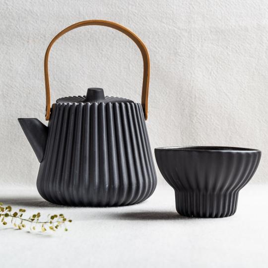 Théière design en céramique avec panier infuseur
