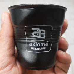 Tasse à café froissée en porcelaine personnalisée