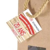 Petit plant de pin en pot terre et sac kraft brun personnalisé